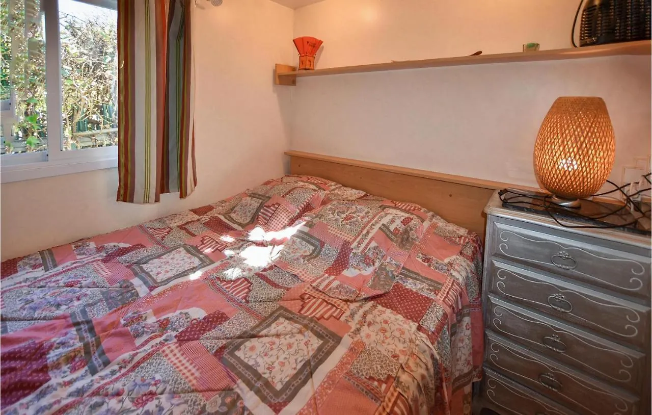 Campsite Gorgeous Stacaravan In Entraigues-Sur-La-Sorgue France